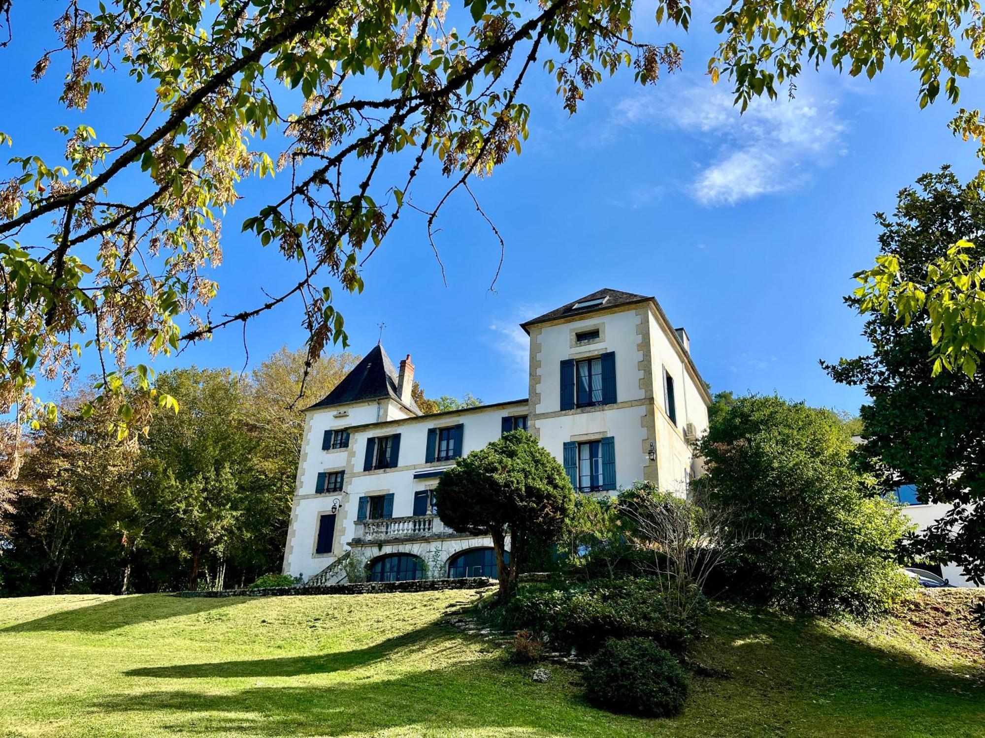 Richard Lequet Domaine Gastronomique Du Val D Atur Hotel Boulazac Isle Manoire Exterior photo